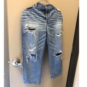 American Eagle crop “boy crop”jeans